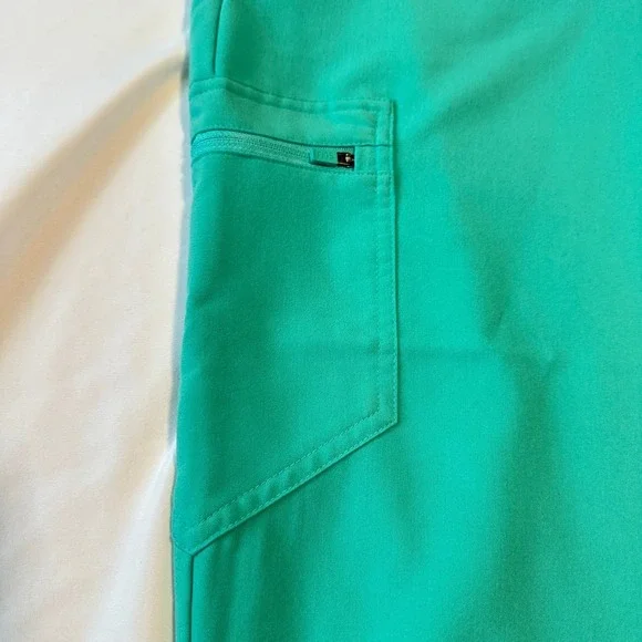 Figs Technical Collection Jogger Scrub Pants Women's XL/P Surgical Green - Picture 10 of 11